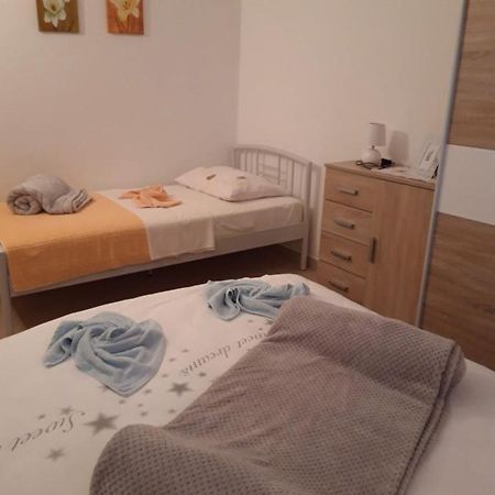 Apartment Perla Pirovac Exteriör bild
