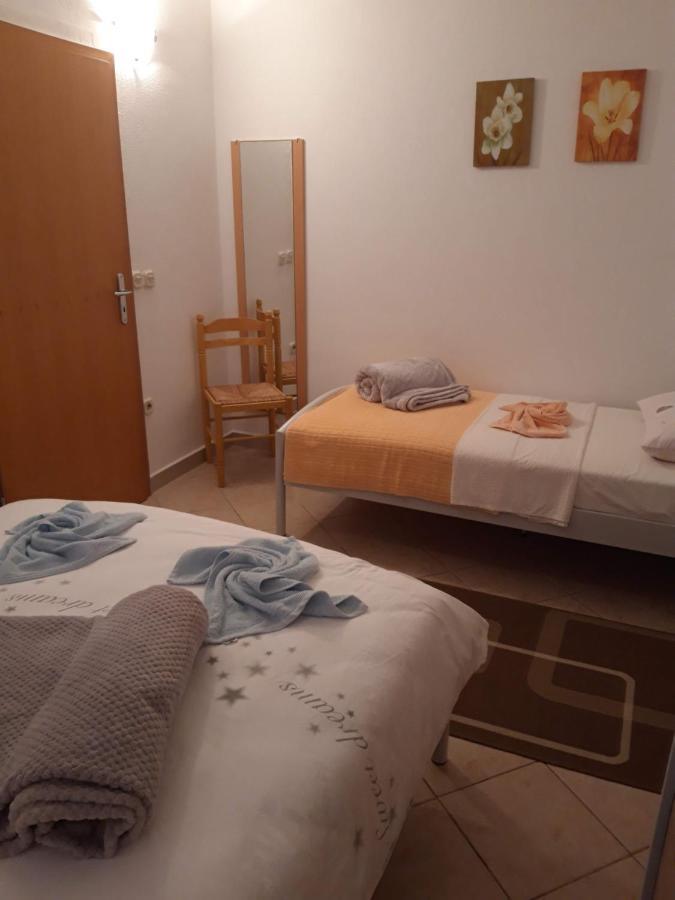 Apartment Perla Pirovac Exteriör bild