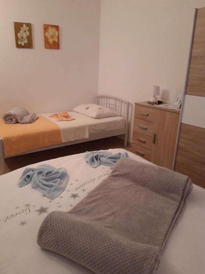 Apartment Perla Pirovac Exteriör bild